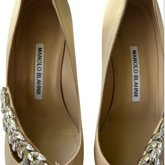 Manolo Blahnik Nadira Champagne Satin Heels Crystal Embellishment  7.5 US - Picture 10 of 16